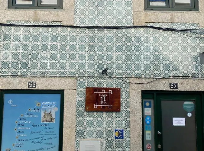 Eleven אכסניה *