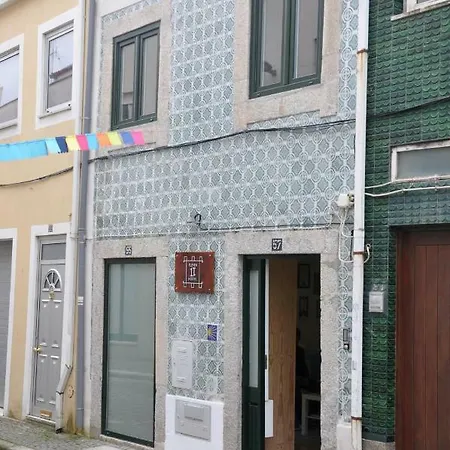 Eleven Hostel *
